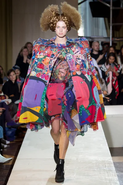 Look 3